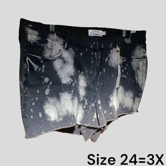 TORRID/JACK DAVID Women's Plus Size Tie-Dye distressed Black & White Shorts - Picture 4 of 14